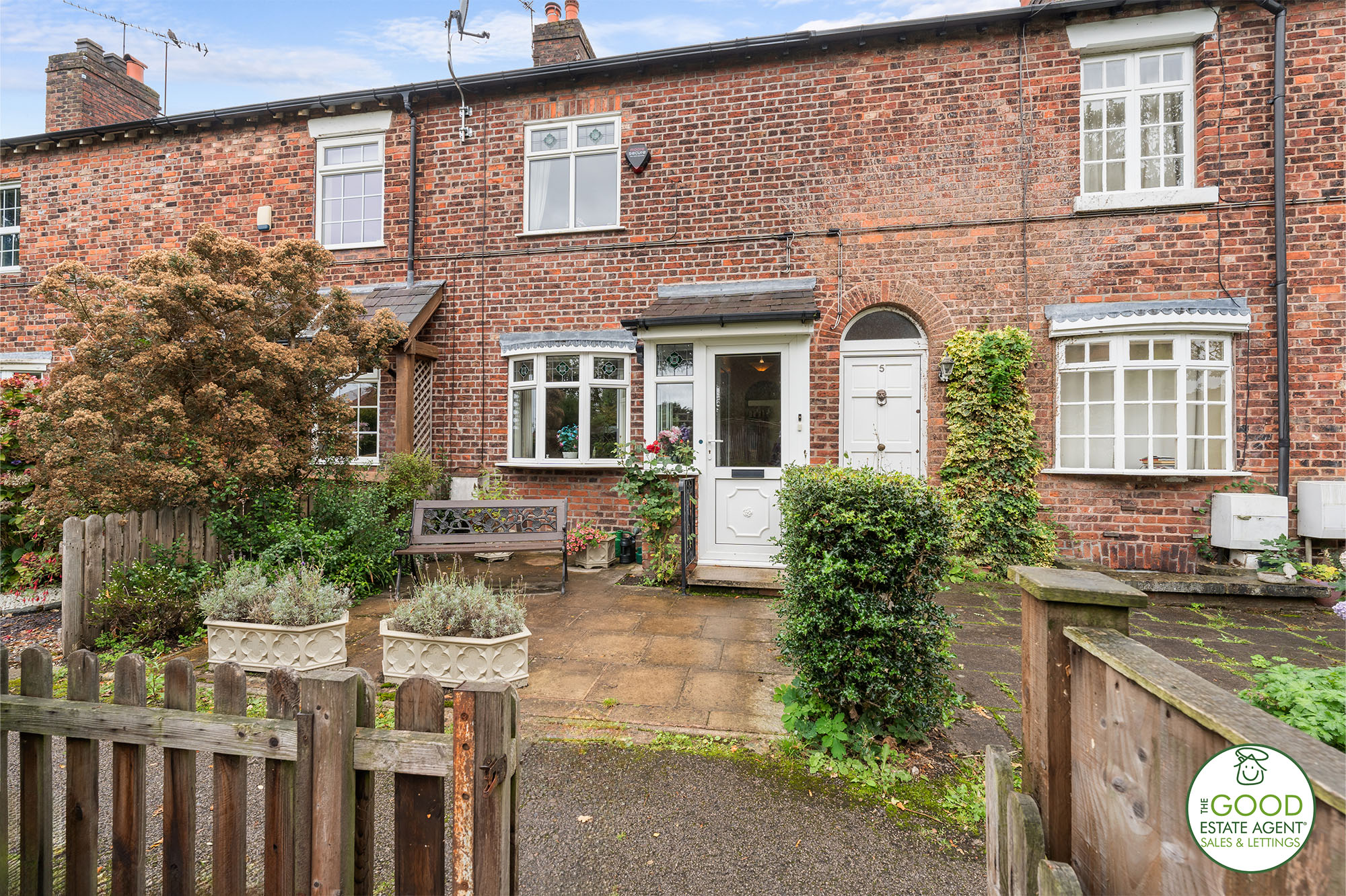 6 Queens Terrace, Handforth, Cheshire, SK9 3EF