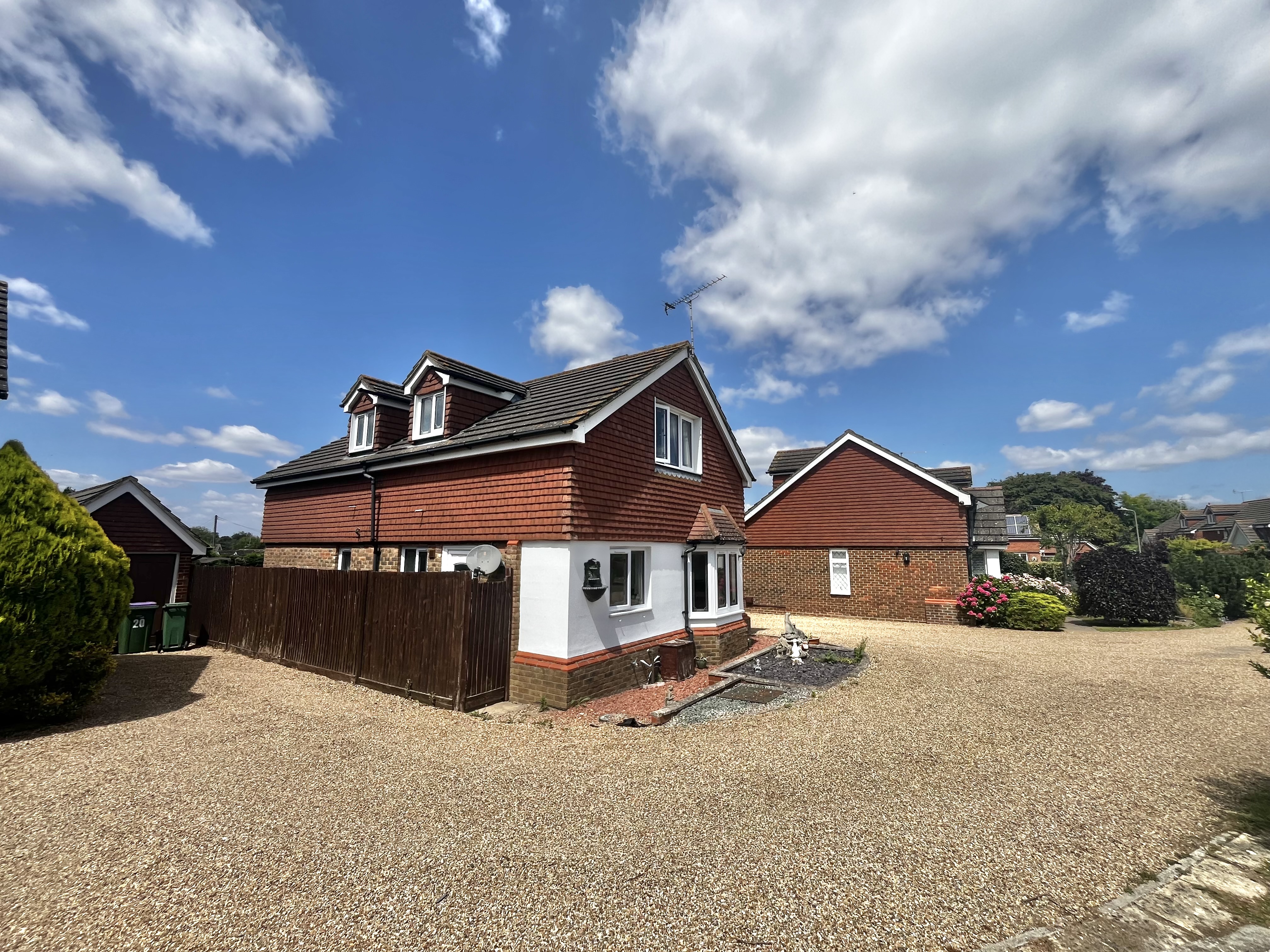 18 Whitehall Way, Sellindge, Ashford, Kent, TN25 6ET