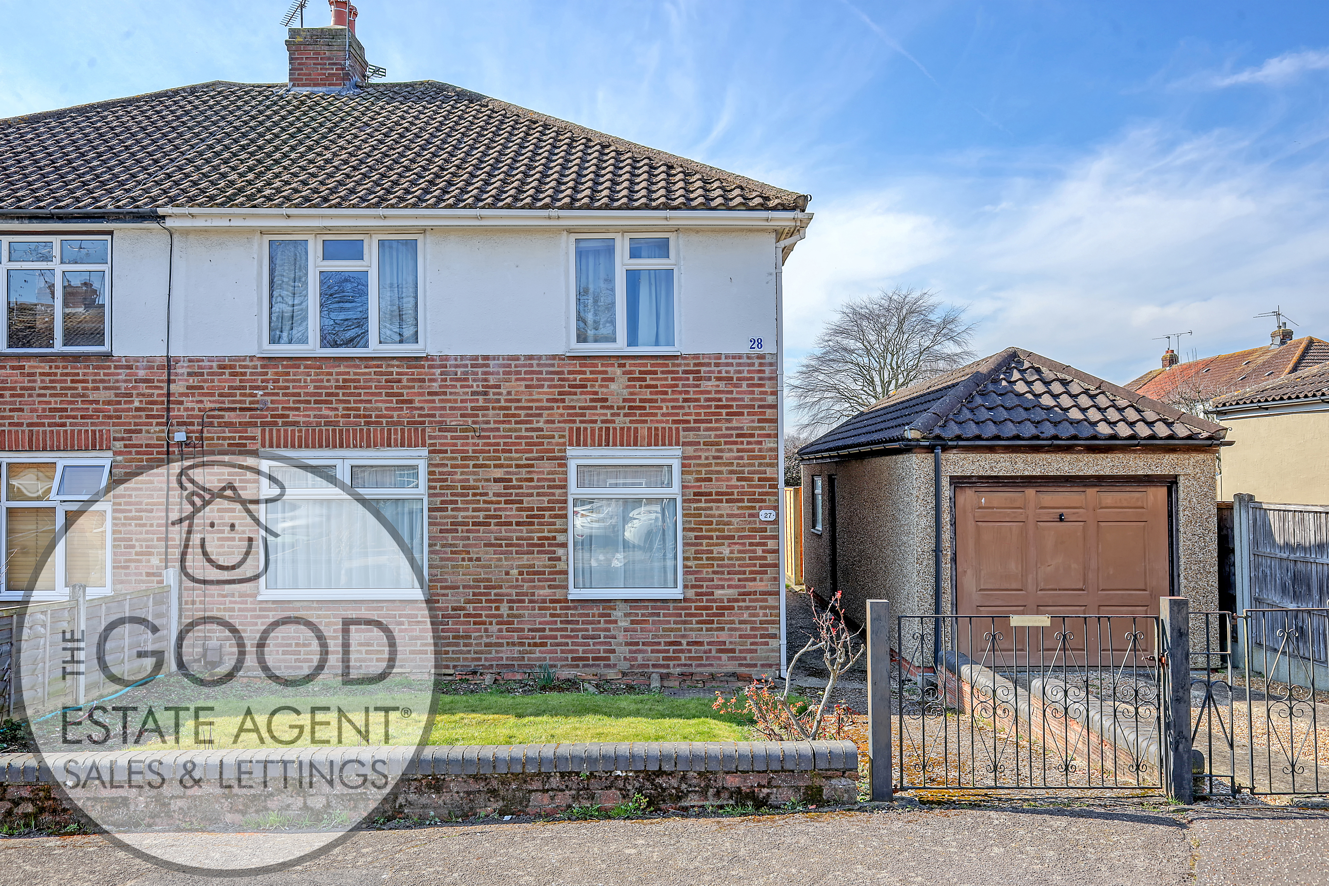 28 Broomfield Avenue, Loughton, IG10 3DB