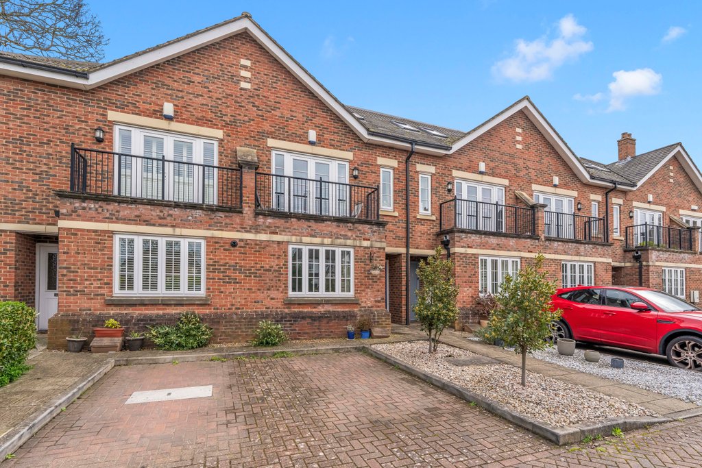 2 Quiberon Court, Sunbury-On-Thames, TW16 6SR