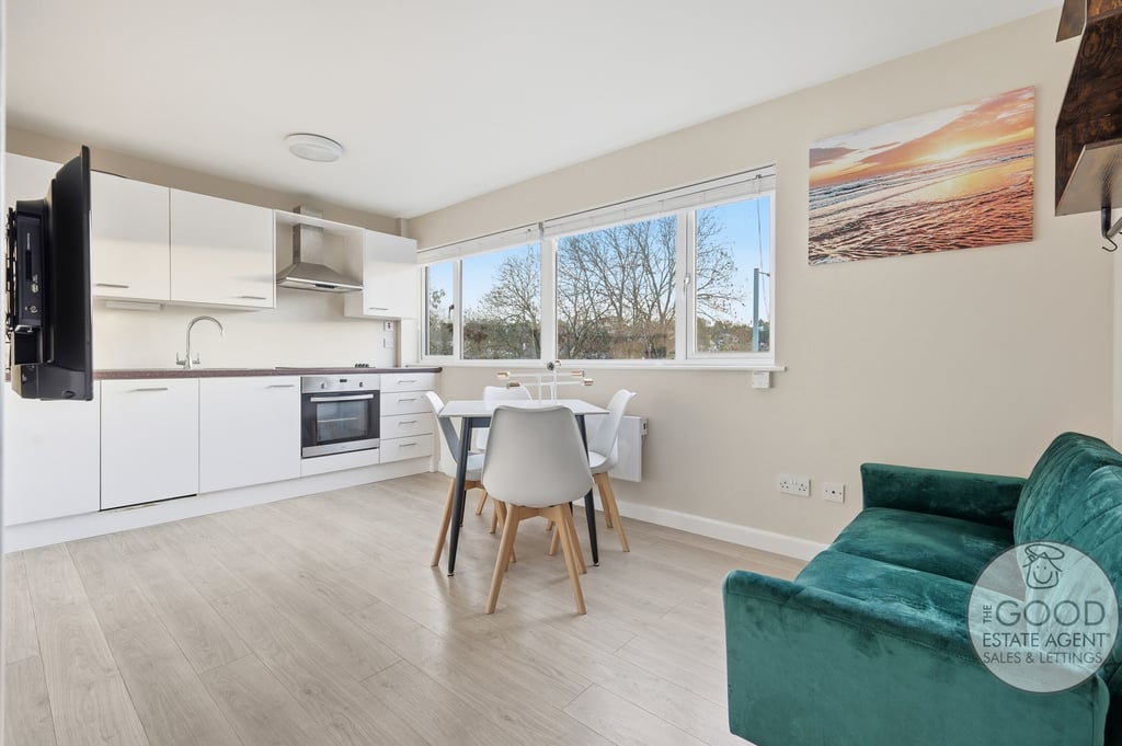 282b High Road, Loughton, IG10 1RB