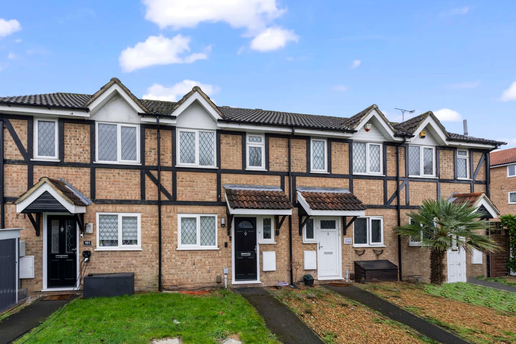 153 Seymour Way, Sunbury on Thames, Middlesex, TW16 7NL