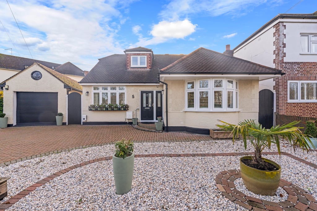 Croysdale Avenue, Sunbury-On-Thames, TW16 6QP