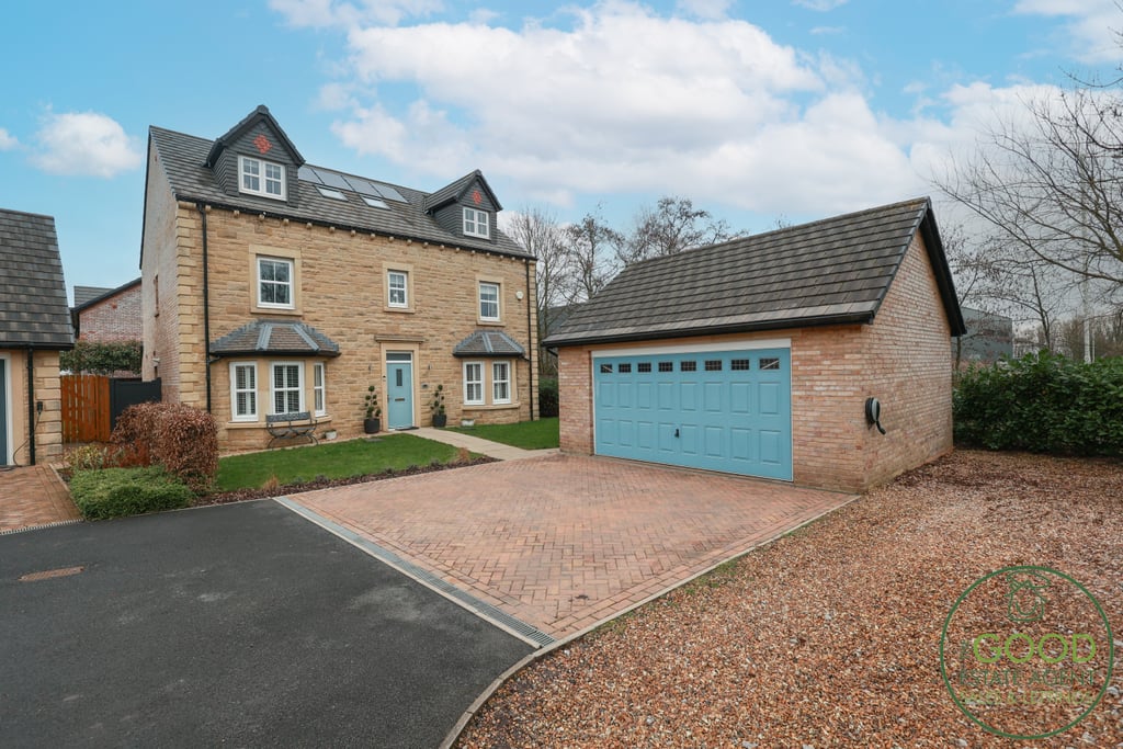 Redwing Drive Fulwood, Preston PR2 9AS