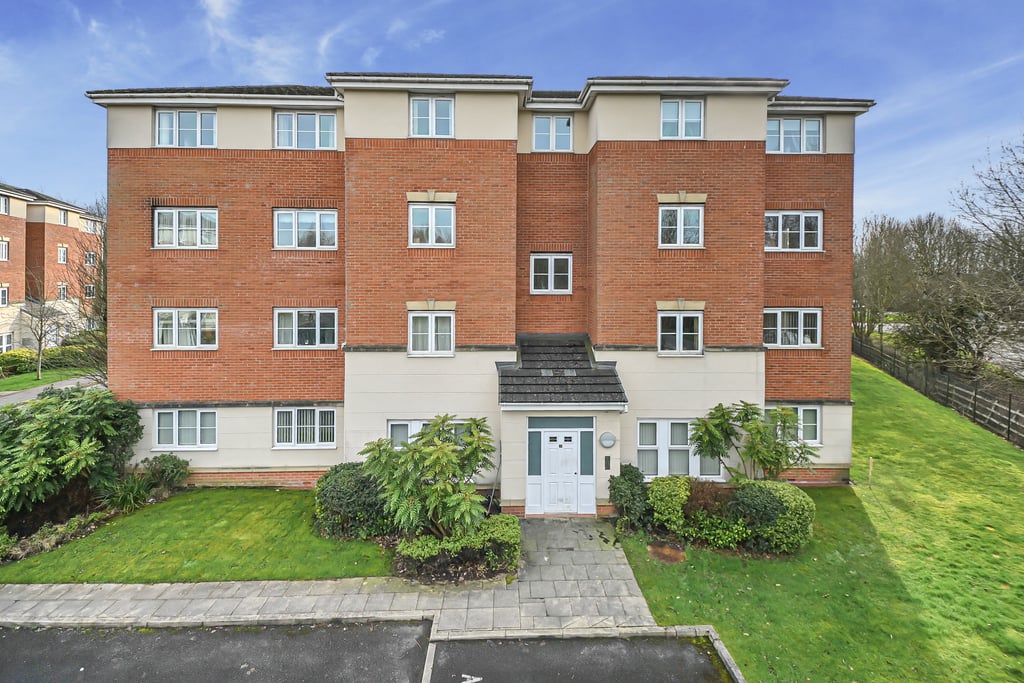 3 Ledgard Avenue, Leigh, WN7 4BN