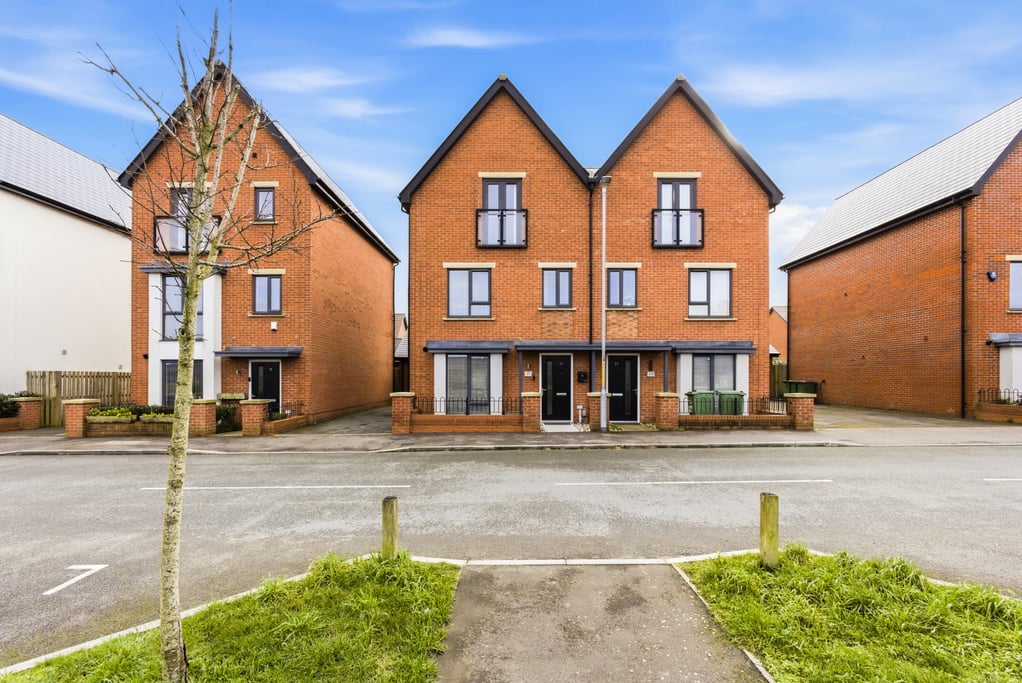 Kunwar Avenue, Folkestone, Kent, CT20 3SY