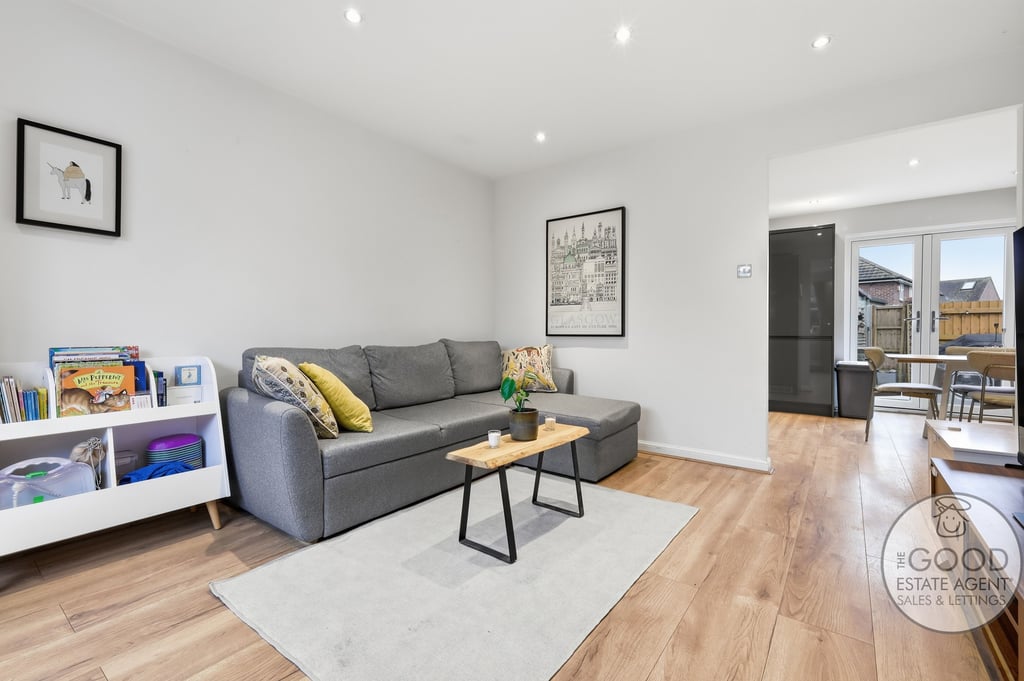 Homecroft Gardens, Loughton IG10 3RB